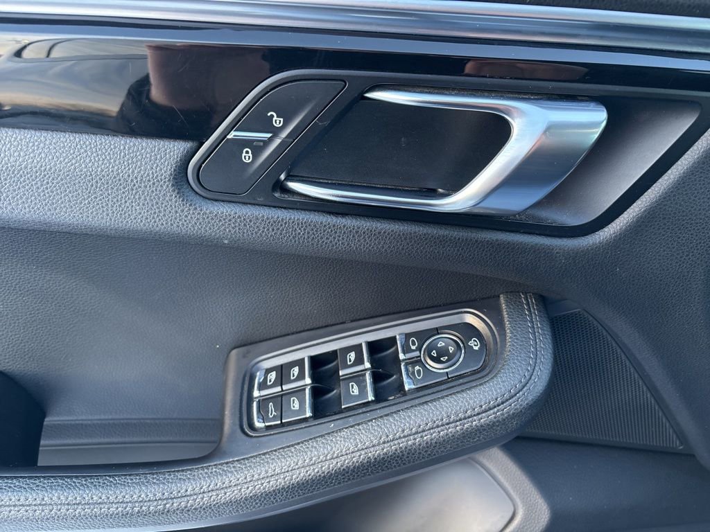Used 2018 Porsche Macan Base image 28