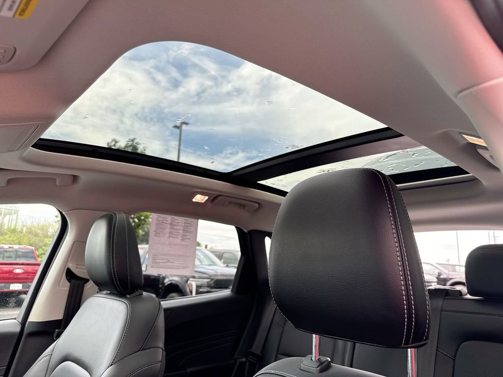 Used 2022 Ford Escape Titanium w/ Class II Trailer Tow Package AWD/4WD image 20