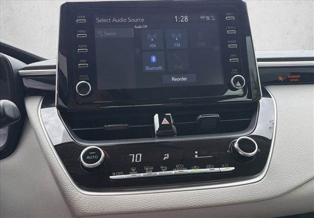 Used 2020 Toyota Corolla LE FWD image 18