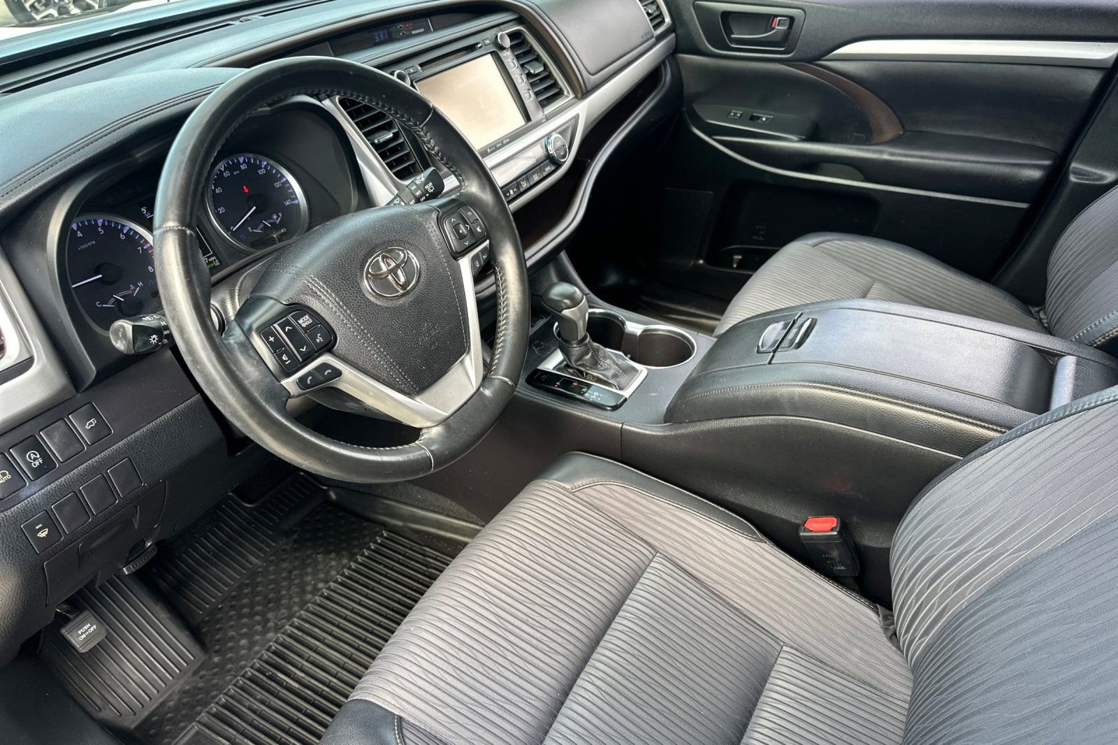 Used 2019 Toyota Highlander Plus FWD image 10