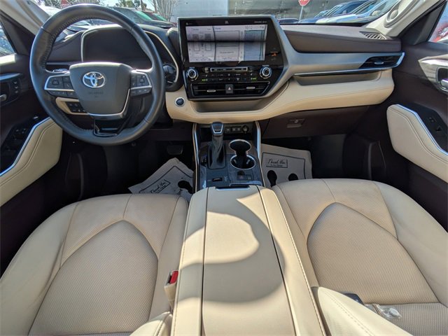 Used 2020 Toyota Highlander Limited image 12