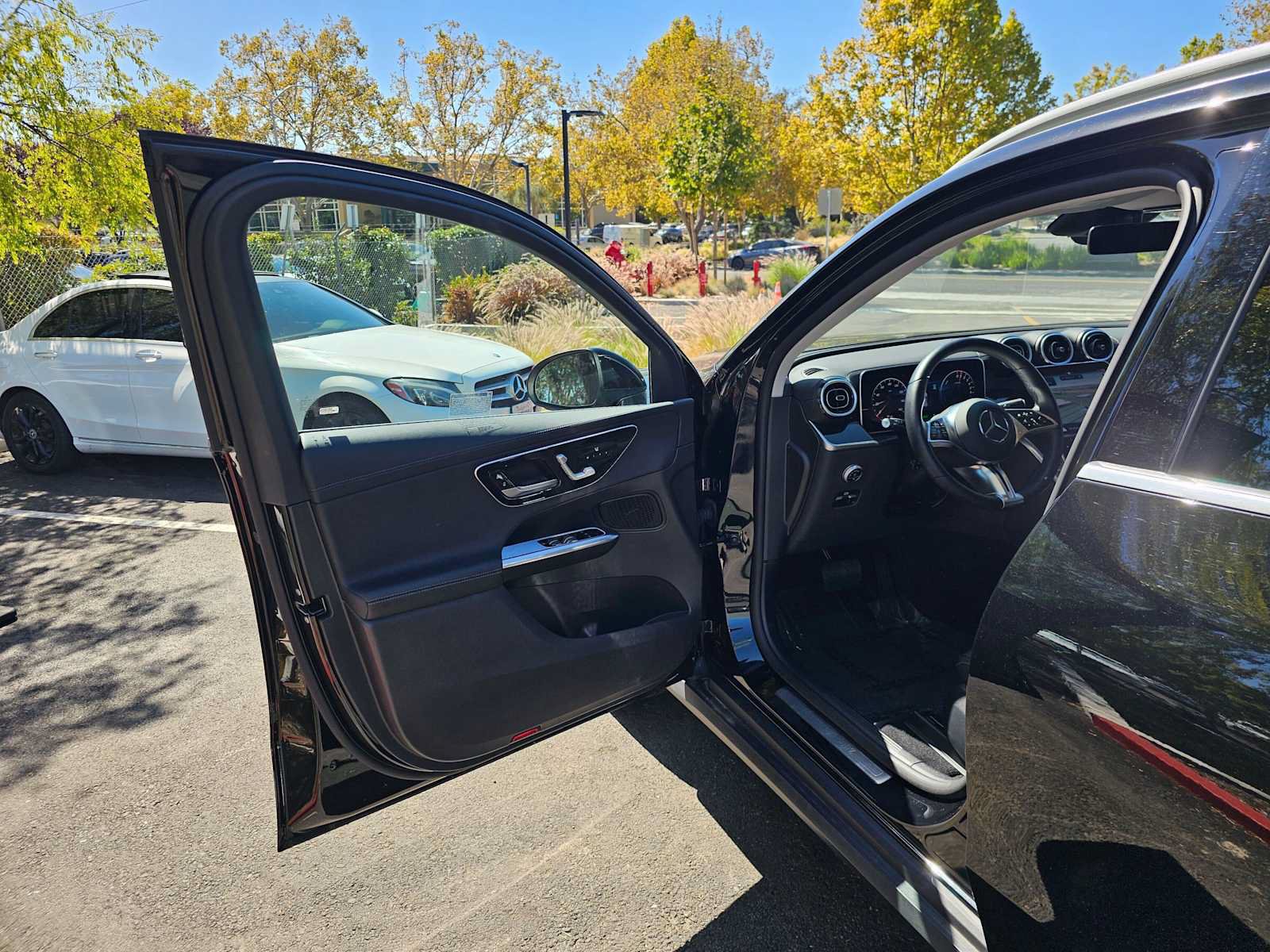 Used 2025 Mercedes-Benz GLC 350e 4MATIC image 19