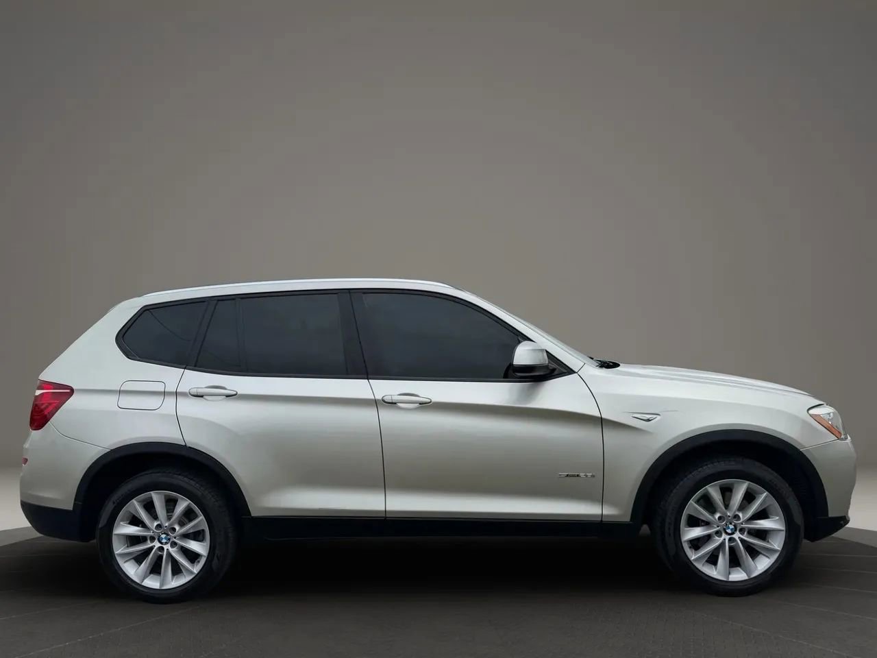 Used 2017 BMW X3 sDrive28i image 4