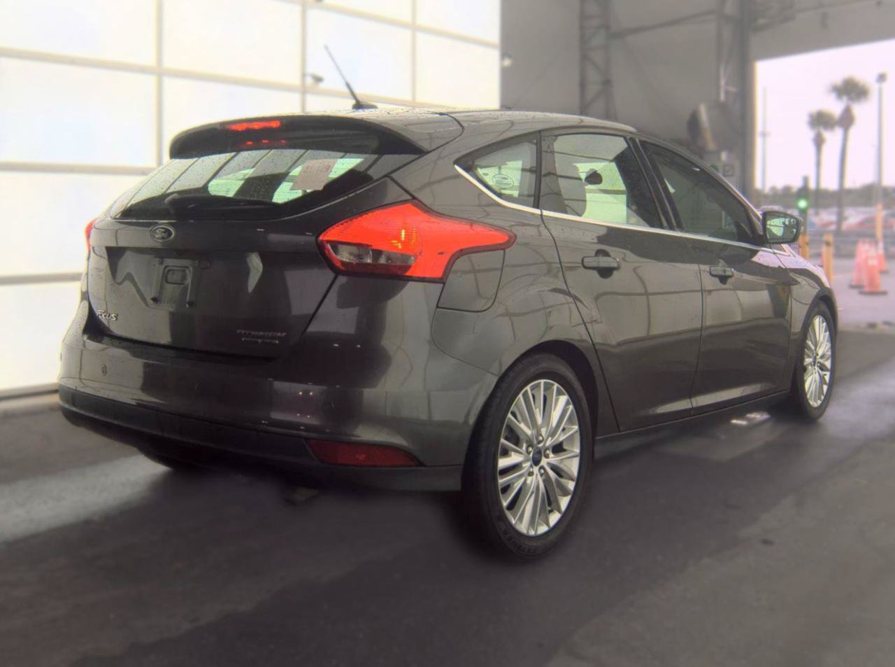 Used 2015 Ford Focus Titanium FWD image 4