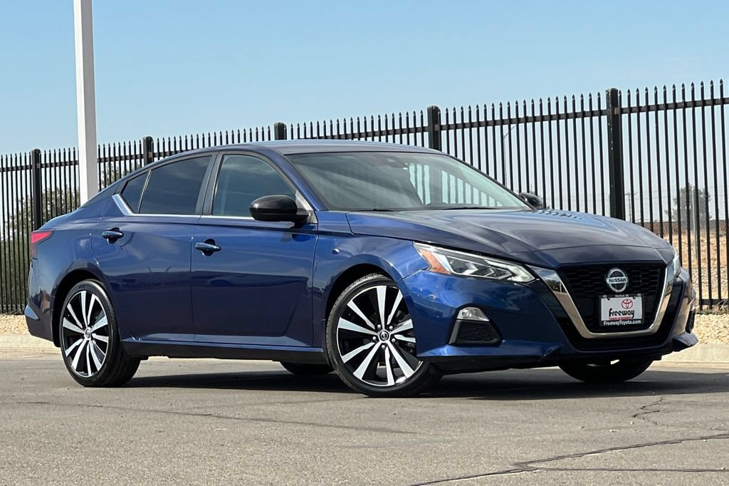 Used 2022 Nissan Altima 2.5 SR FWD image 2