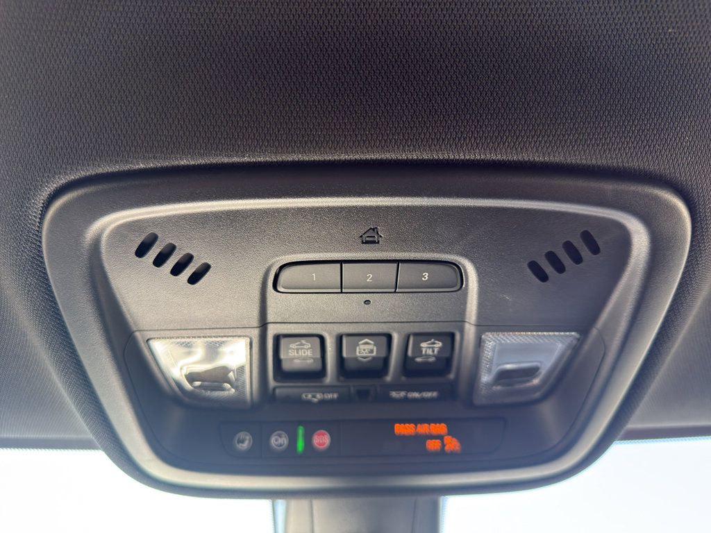 Used 2023 Chevrolet Traverse RS image 24