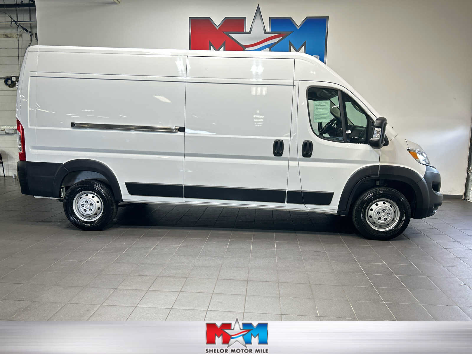 Used 2023 RAM ProMaster 2500 FWD image 1