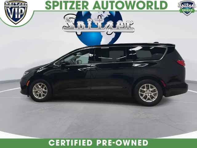 Used 2024 Chrysler Pacifica Touring-L FWD image 11