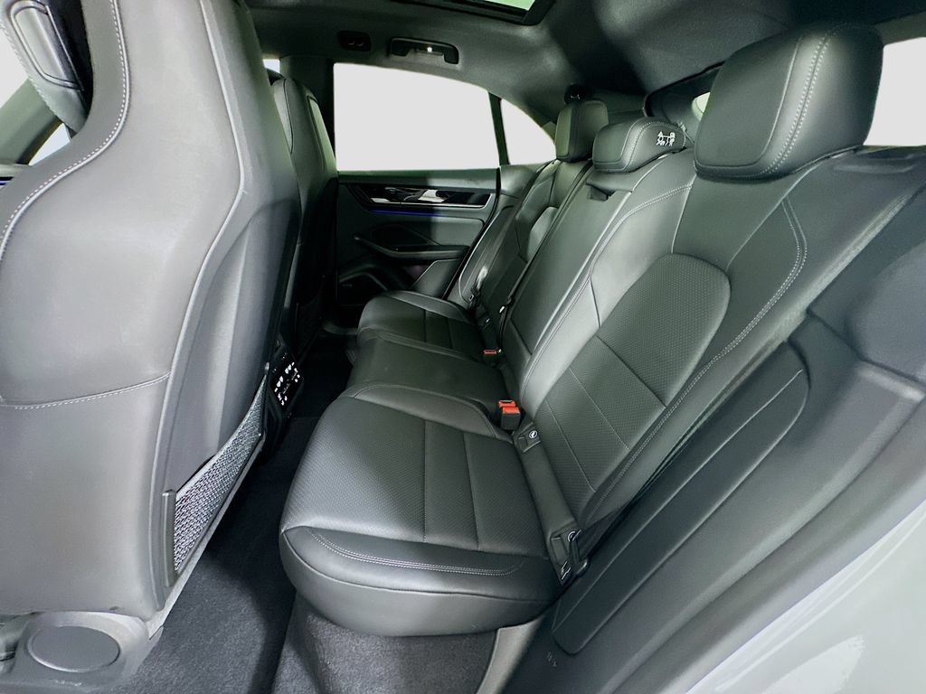 Certified 2025 Porsche Macan Electric RWD image 24