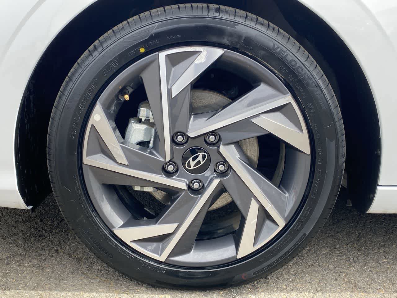 Used 2025 Hyundai Elantra SEL image 10