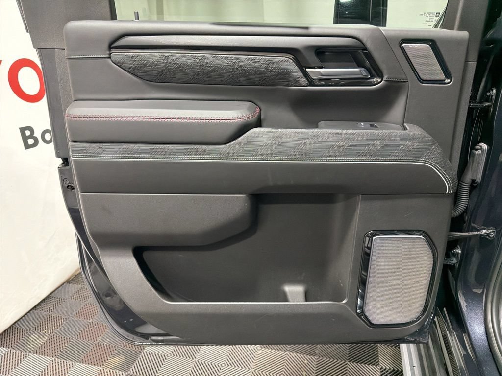 Used 2025 GMC Sierra 2500 AT4X AWD/4WD image 17
