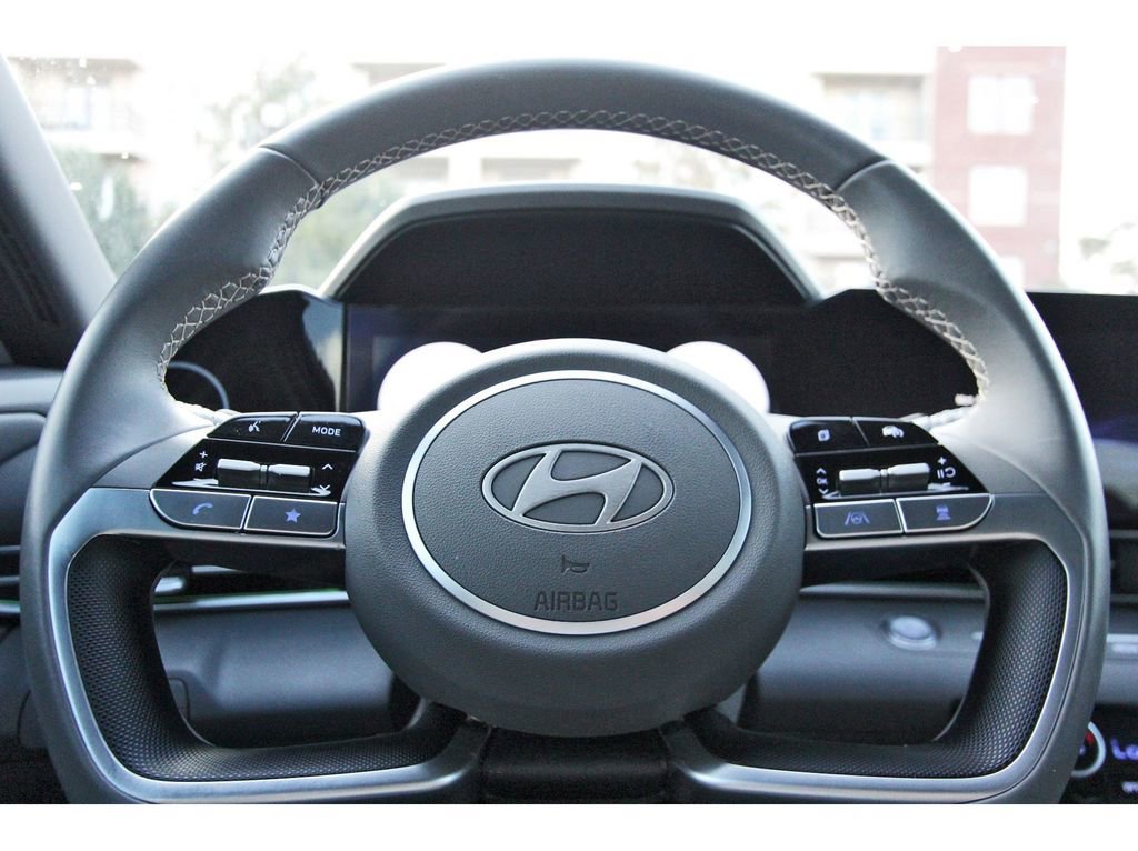 Used 2025 Hyundai Elantra SEL image 14