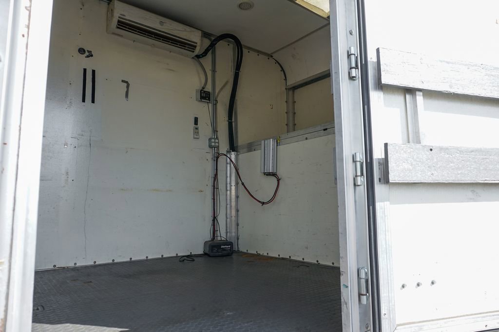 Used 2015 Ford F550 2WD Regular Cab Super Duty image 26