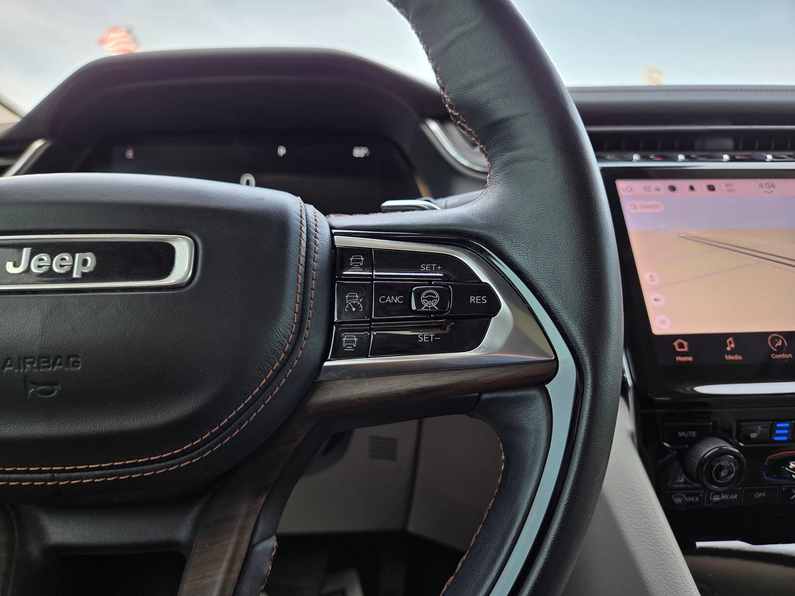 Used 2022 Jeep Grand Cherokee Summit RWD image 47