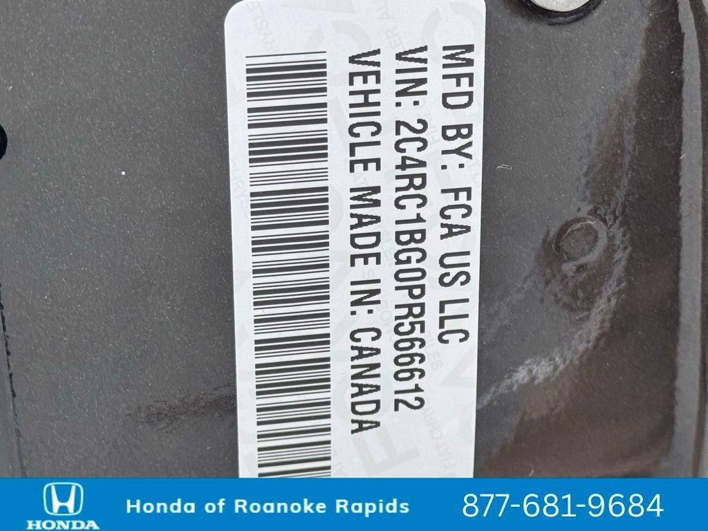 Used 2023 Chrysler Pacifica Touring-L image 43