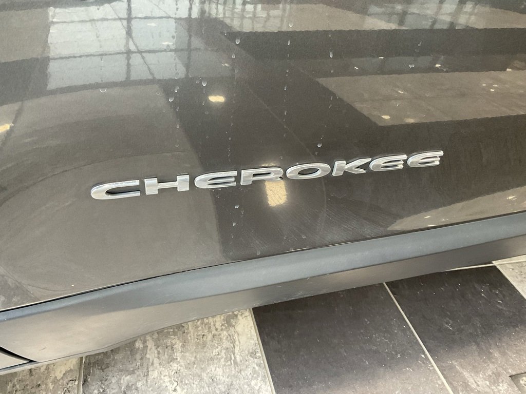 Used 2015 Jeep Cherokee Limited w/ Trailer Tow Group image 24