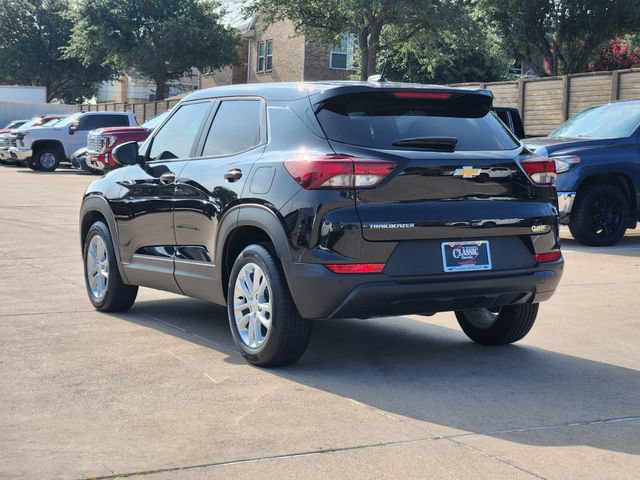 Used 2025 Chevrolet TrailBlazer LS w/ LS Convenience Package FWD image 3
