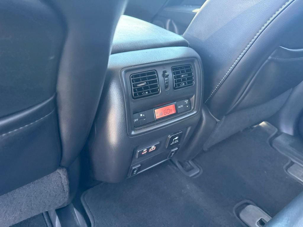 Used 2019 Nissan Pathfinder SL FWD image 18