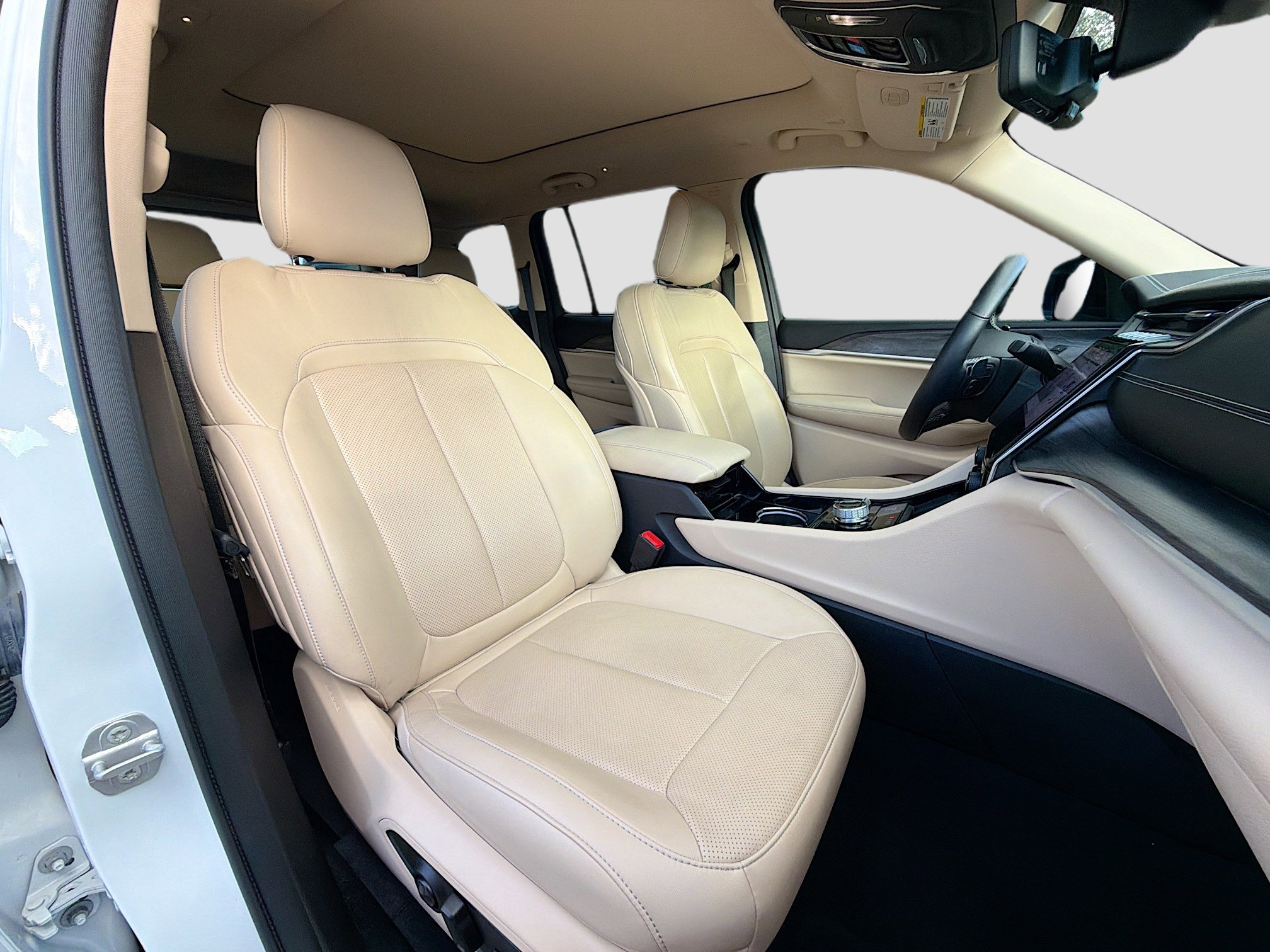 Used 2022 Jeep Grand Cherokee Limited w/ Luxury Tech Group II image 15