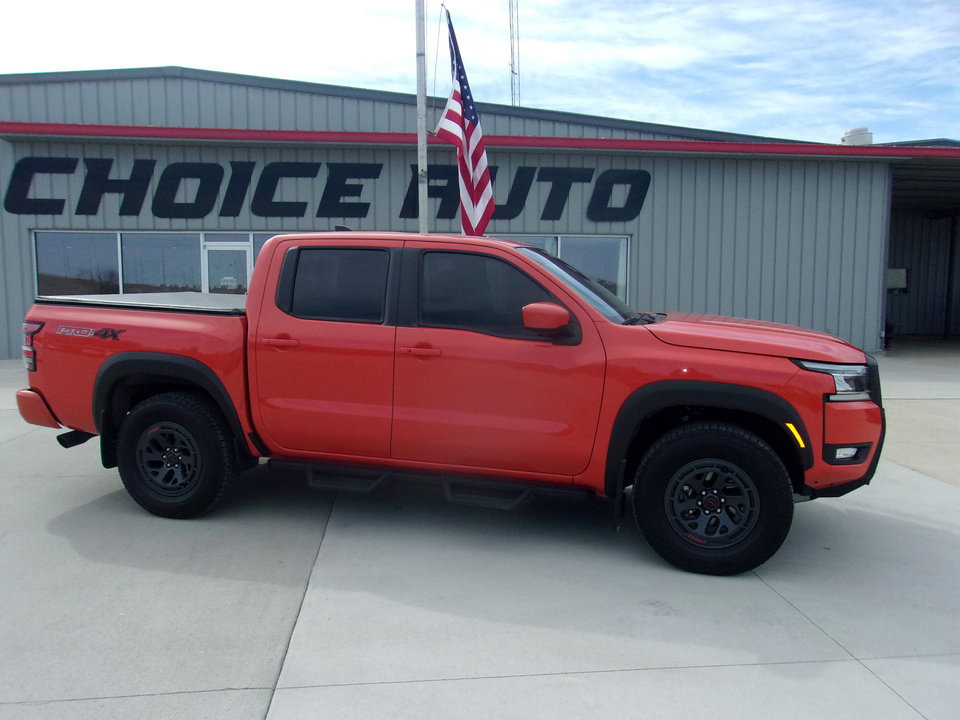 Used 2025 Nissan Frontier PRO-4X image 3