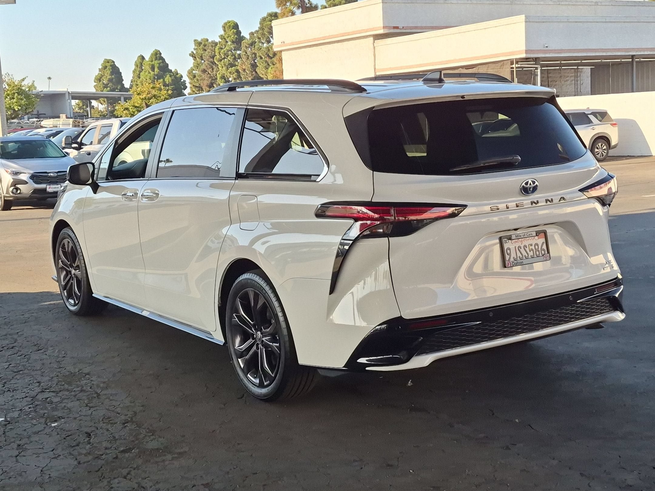 Certified 2024 Toyota Sienna XSE w/ XSE Plus Package FWD image 6