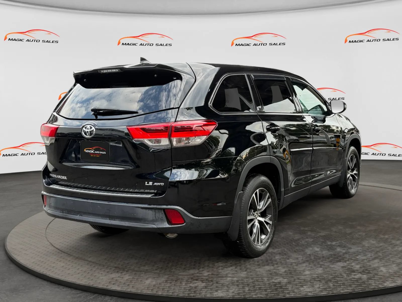 Used 2019 Toyota Highlander Plus w/ Protection Package #3 AWD/4WD image 10