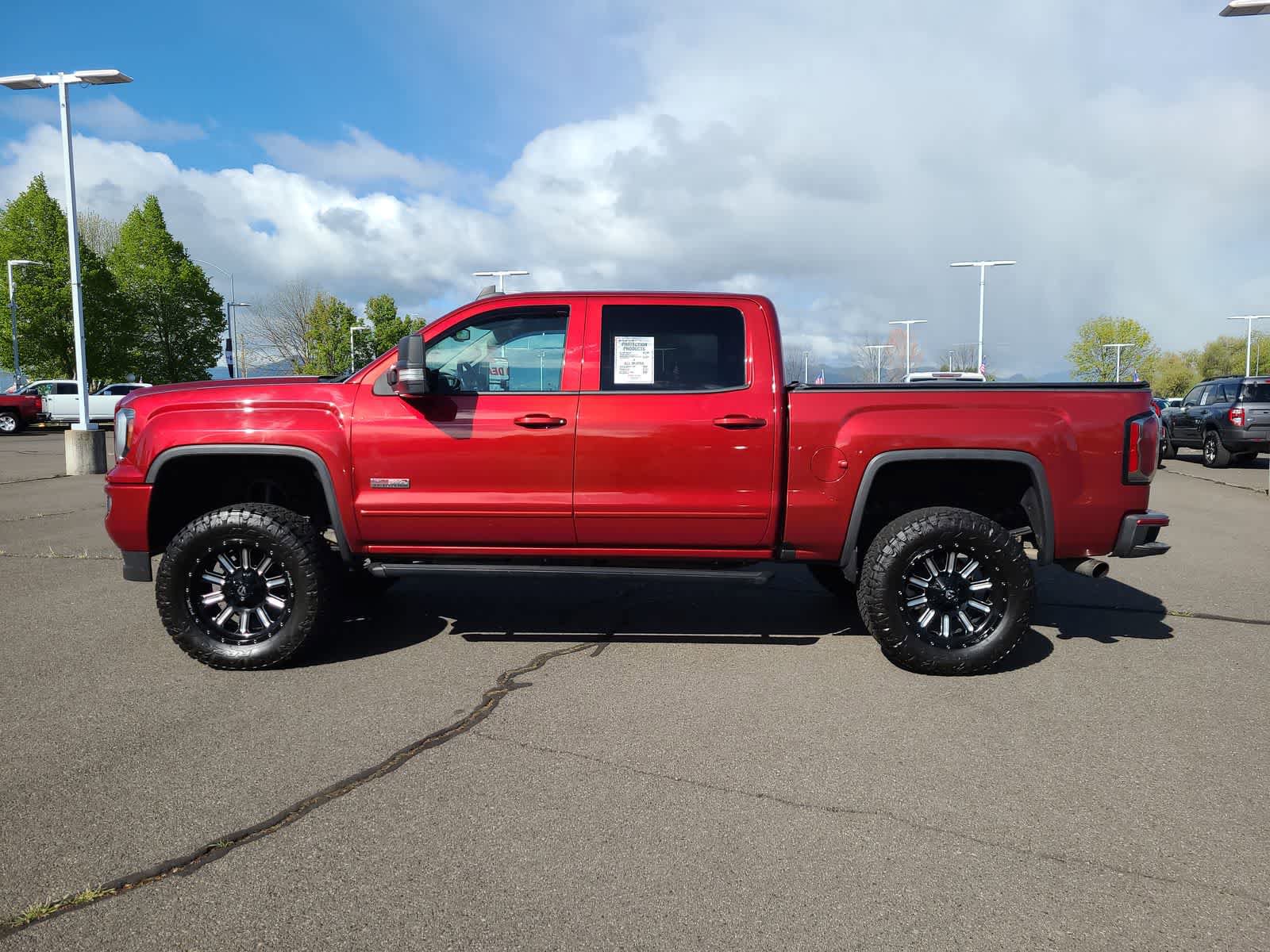 Used 2018 GMC Sierra 1500 SLT w/ All Terrain Package AWD/4WD image 11
