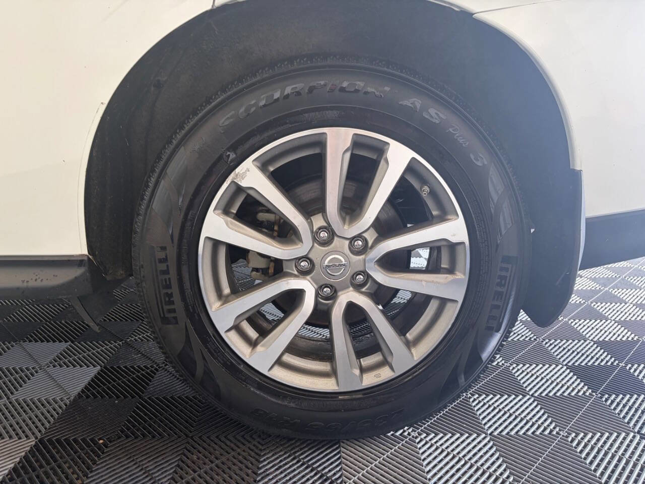 Used 2016 Nissan Pathfinder SV AWD/4WD image 34