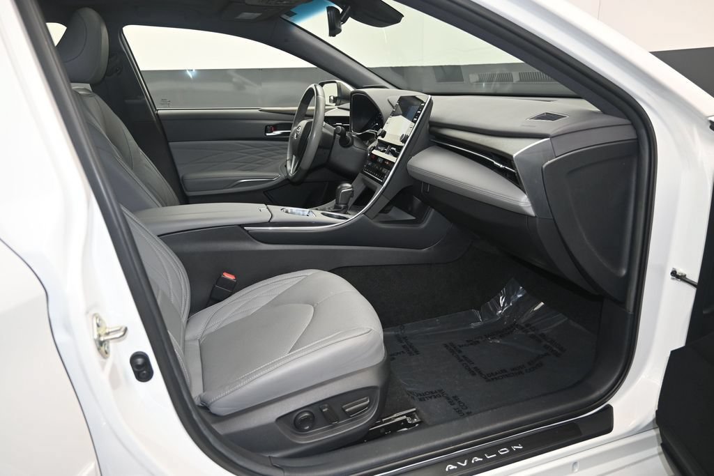 Used 2021 Toyota Avalon Limited w/ Advanced Safety Package FWD image 11