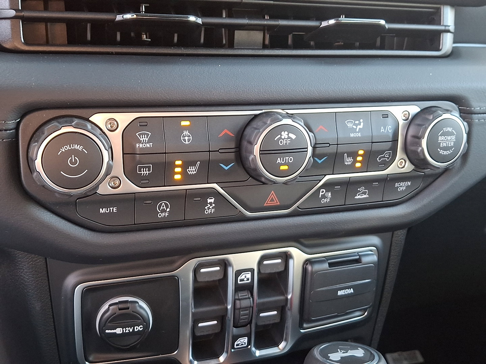 New 2026 Jeep Wrangler Unlimited Sahara image 12