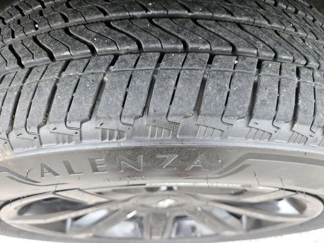 Used 2016 Cadillac Escalade Platinum RWD image 30