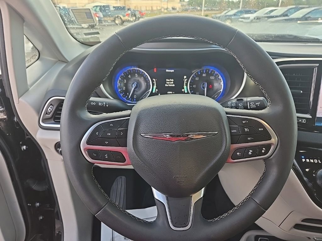 Used 2024 Chrysler Pacifica Touring-L image 20