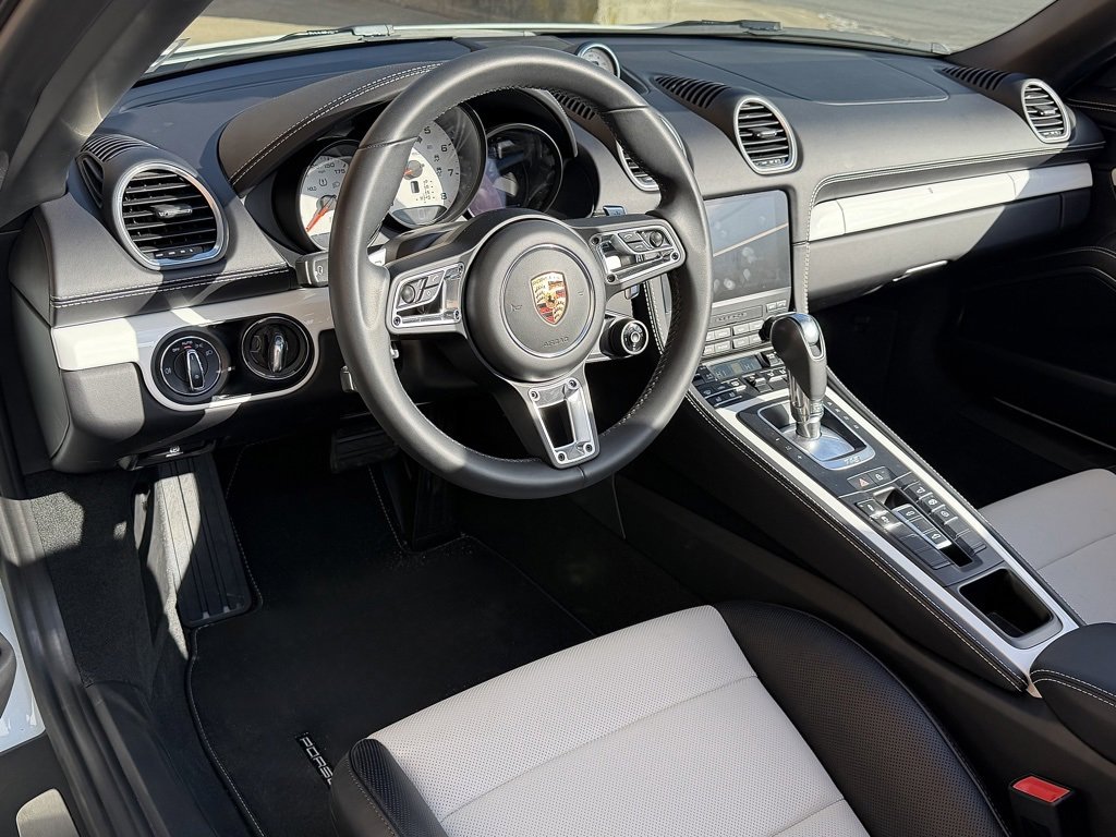 Used 2024 Porsche 718 Boxster image 4