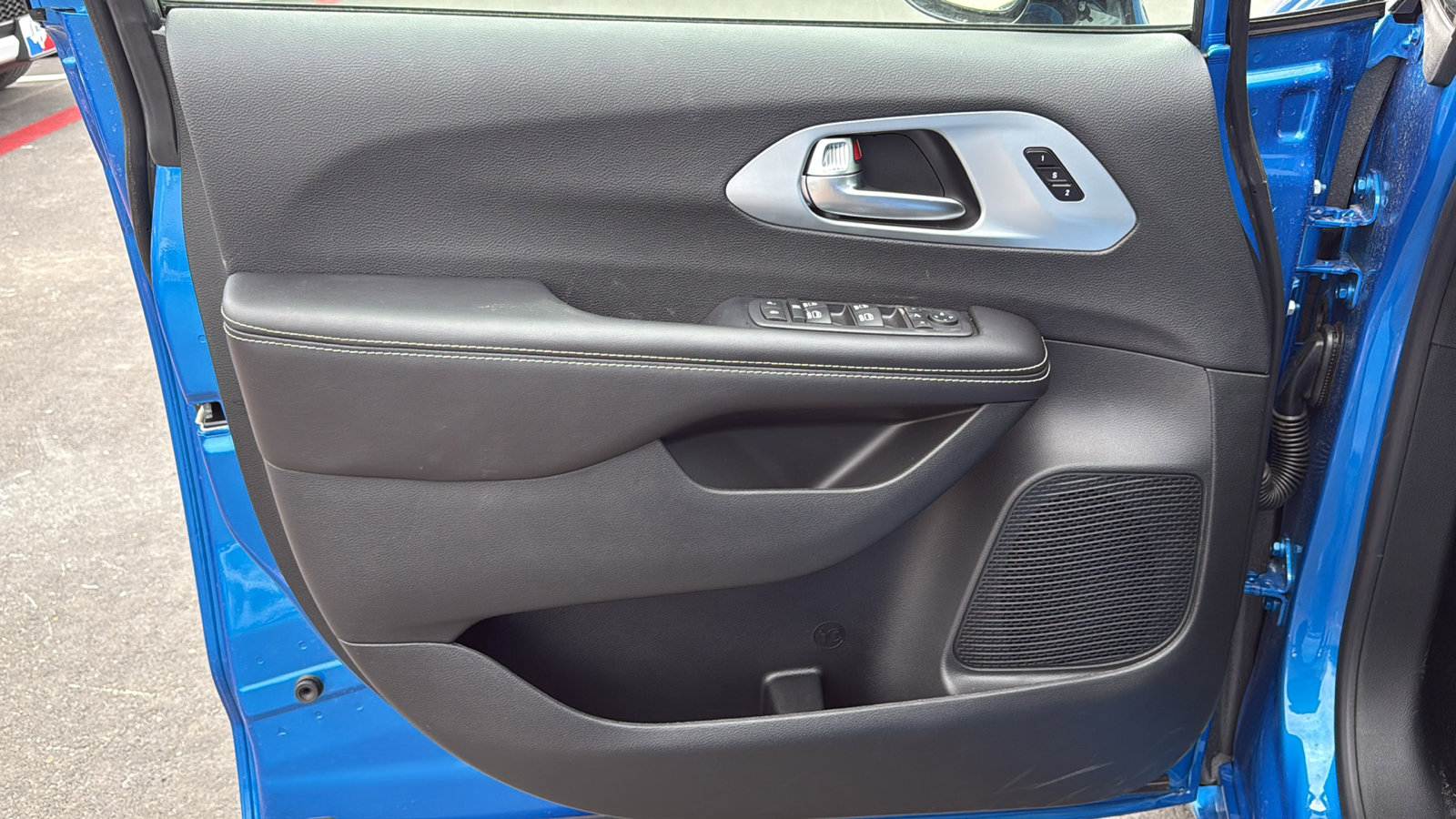 New 2026 Chrysler Pacifica Limited FWD image 13