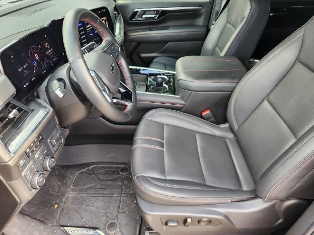 Used 2025 Chevrolet Suburban RST w/ Comfort Package AWD/4WD image 13
