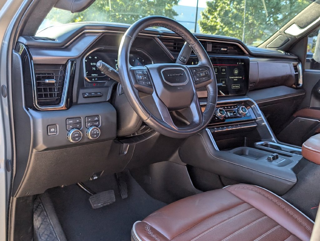 Used 2024 GMC Sierra 3500 Denali Ultimate AWD/4WD image 4