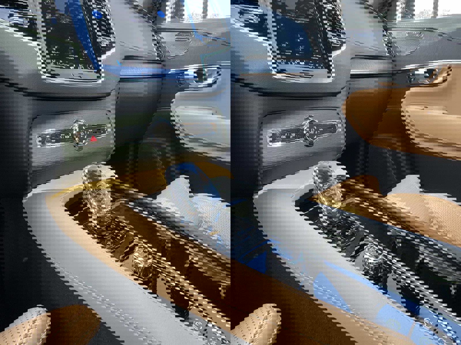 Certified 2024 Volvo XC90 B6 Ultimate image 30