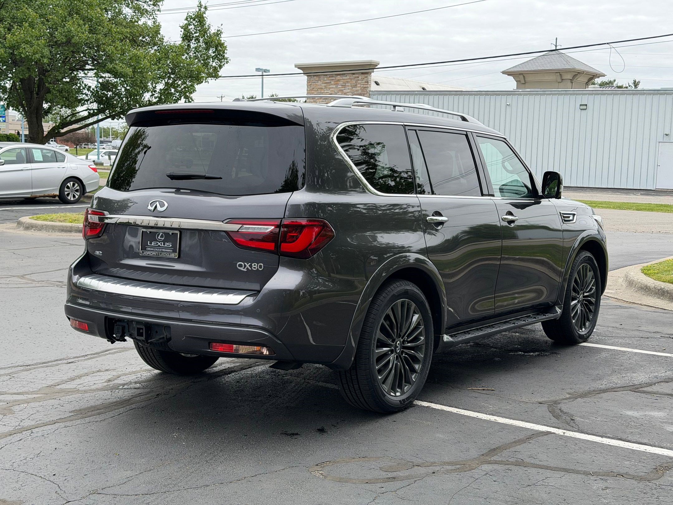 Used 2024 INFINITI QX80 Sensory AWD/4WD image 9