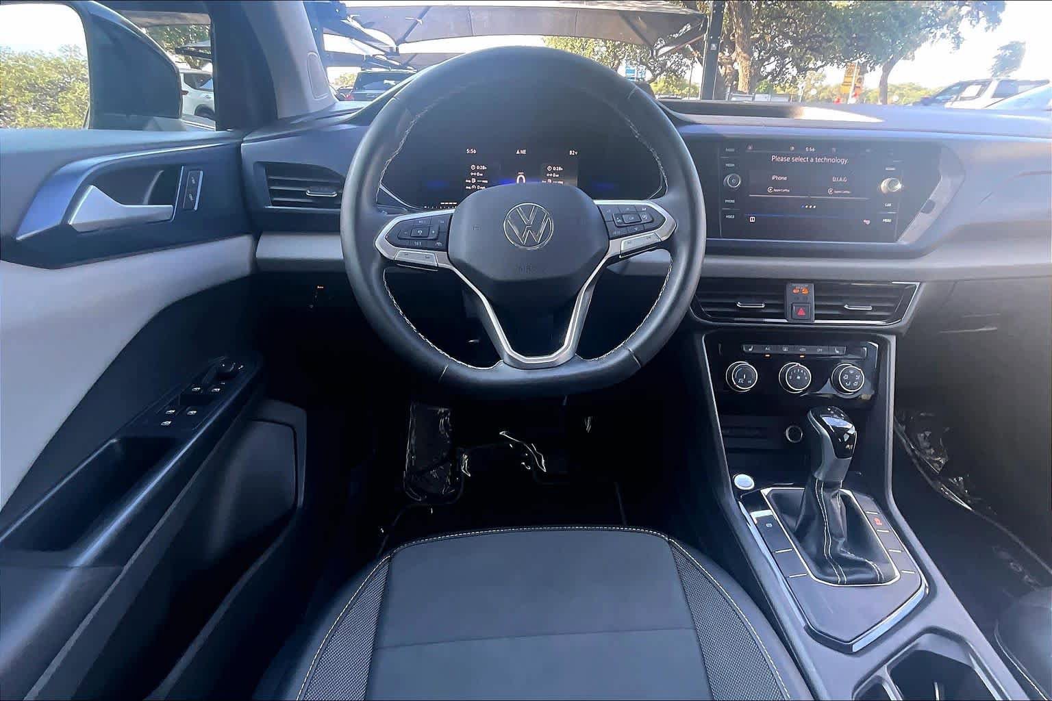 Used 2023 Volkswagen Taos SE FWD image 6