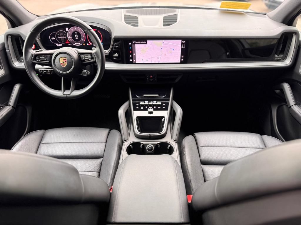 Used 2024 Porsche Cayenne AWD/4WD image 23