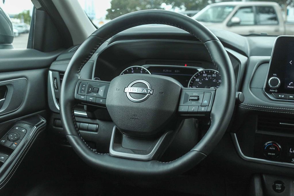 Used 2025 Nissan Rogue SV FWD image 19