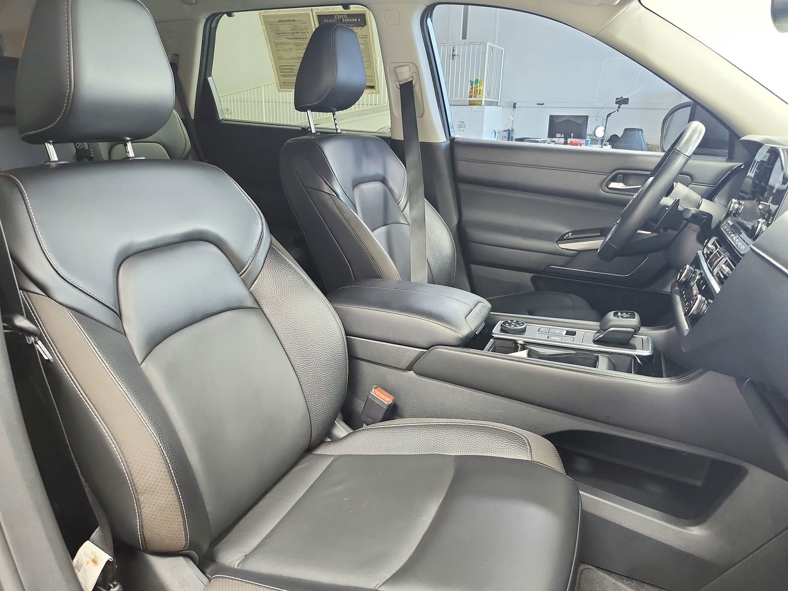 Used 2022 Nissan Pathfinder SL w/ Lighting Package (N92) image 39