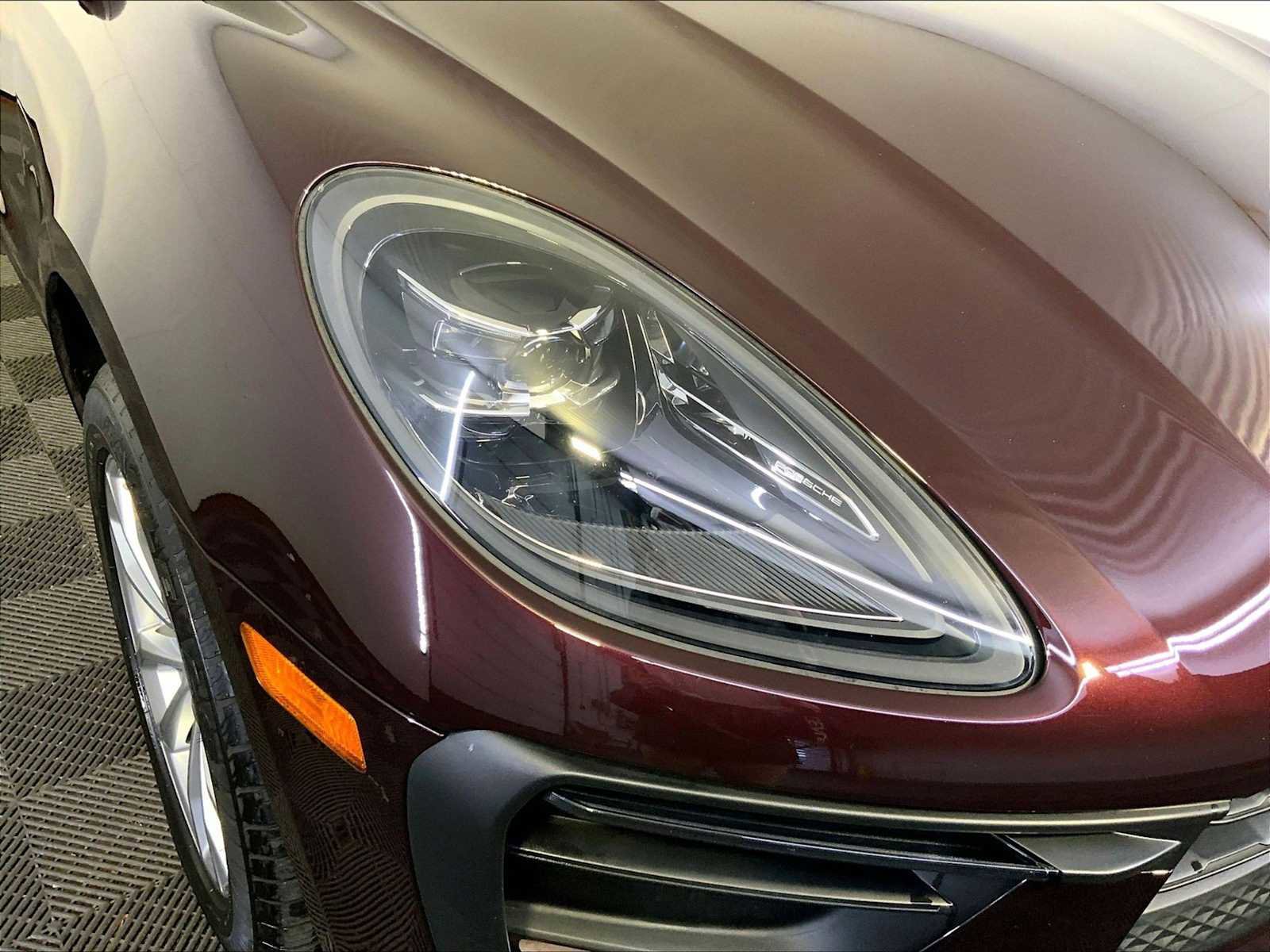 Certified 2025 Porsche Macan image 12