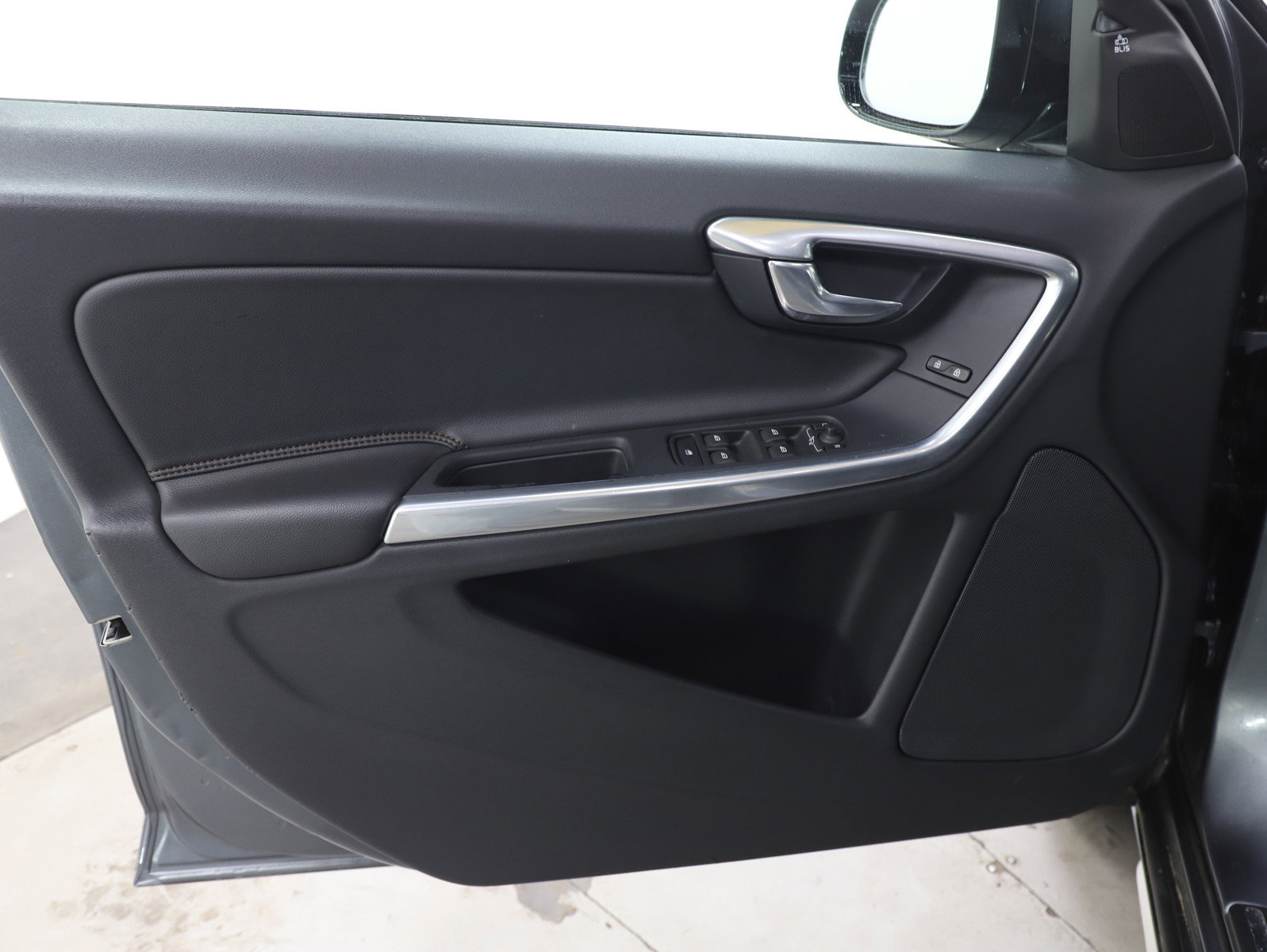 Used 2016 Volvo V60 T5 Cross Country Platinum image 20