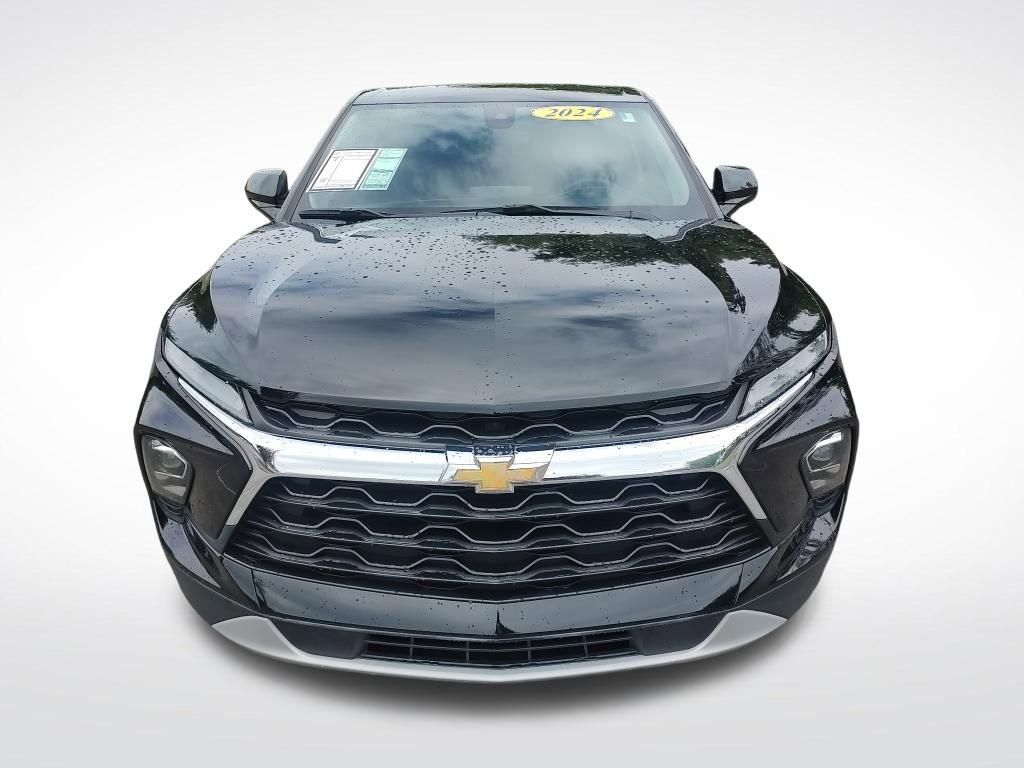 Used 2024 Chevrolet Blazer LT image 2
