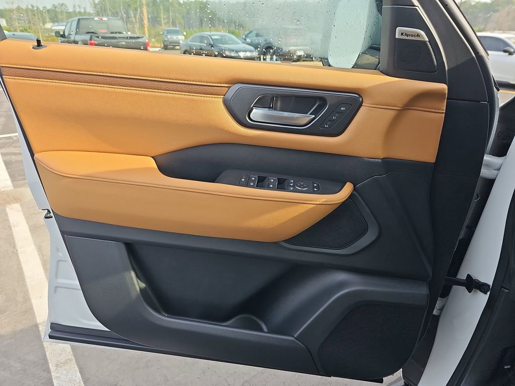 New 2026 Nissan Armada SL w/ Captain's Chari Seat Package RWD image 32