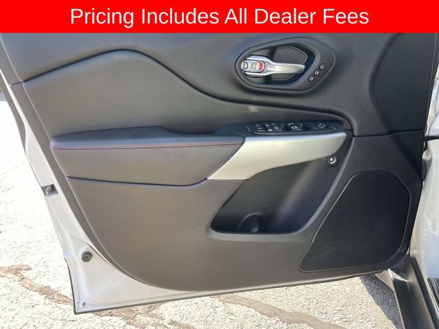 Used 2017 Jeep Cherokee Trailhawk AWD/4WD image 20