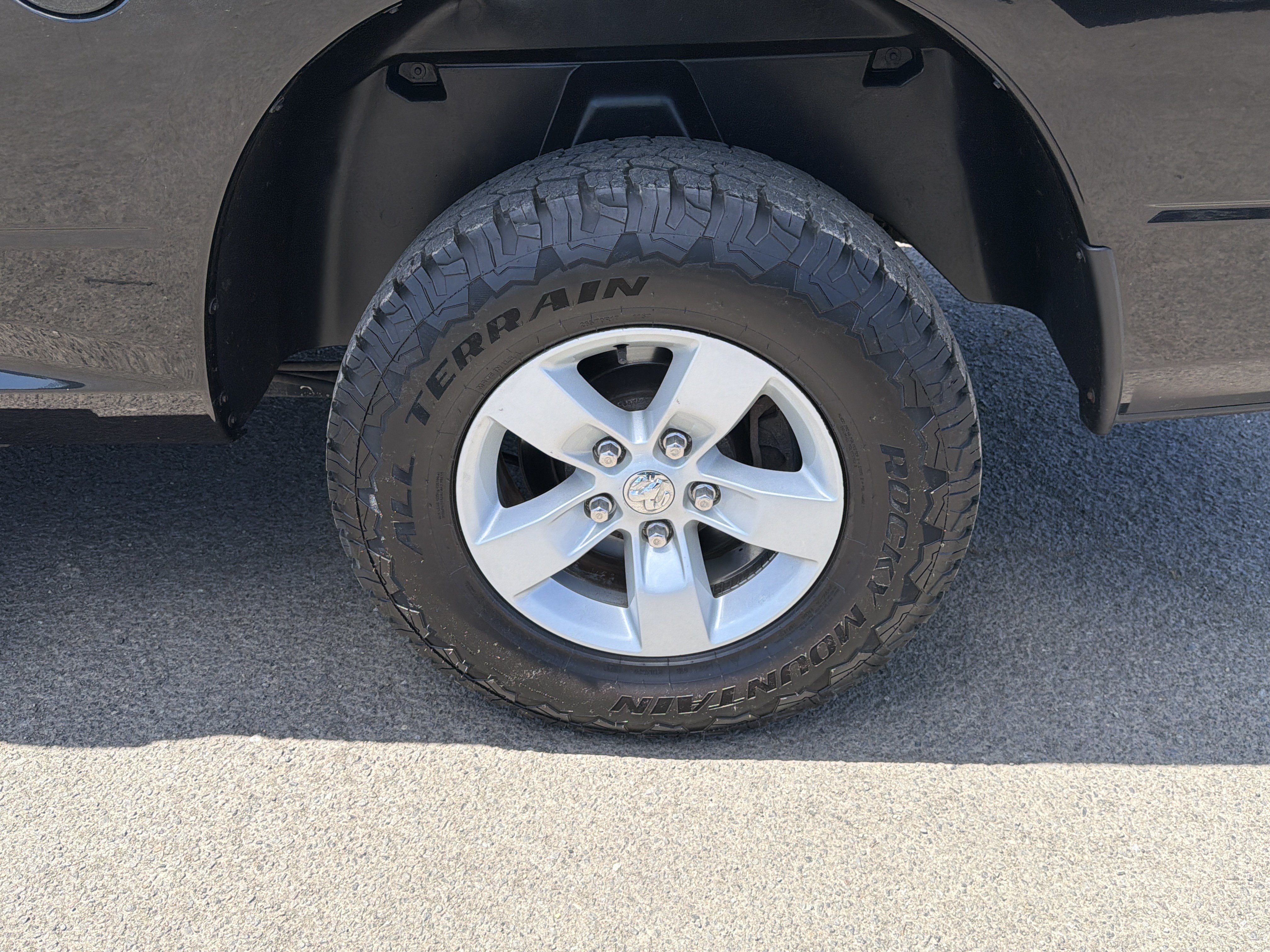 Used 2018 RAM 1500 ST w/ SXT Appearance Group AWD/4WD image 26