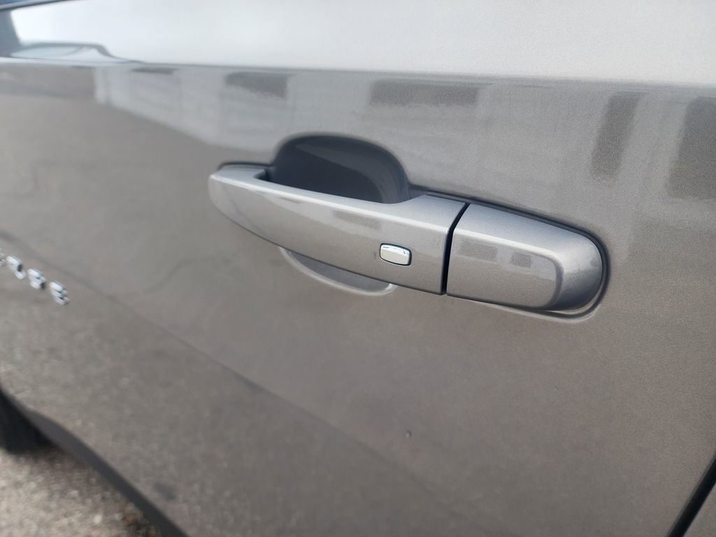 Used 2018 Chevrolet Traverse LT w/ LPO, Floor Liner Package image 26