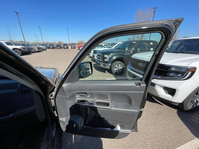 Used 2011 Jeep Liberty Limited w/ Comfort/Convenience Group AWD/4WD image 30